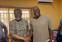 DESMOND ELLIOTT KNEELS AND BEGS GBAJABIAMILA FOR FORGIVENESS AFTER PRIMARY FALLOUT, SEE VIDEO