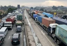LAGOS IBADAN EXPRESSWAY GRIDLOCK: MOTORISTS SPEND NIGHT TRAPPED ON THE ROAD